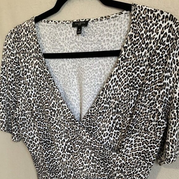 Talbots Women Surplice Top Size Medium Cheetah Print Knit Front Ruched Mobwife - Picture 3 of 8